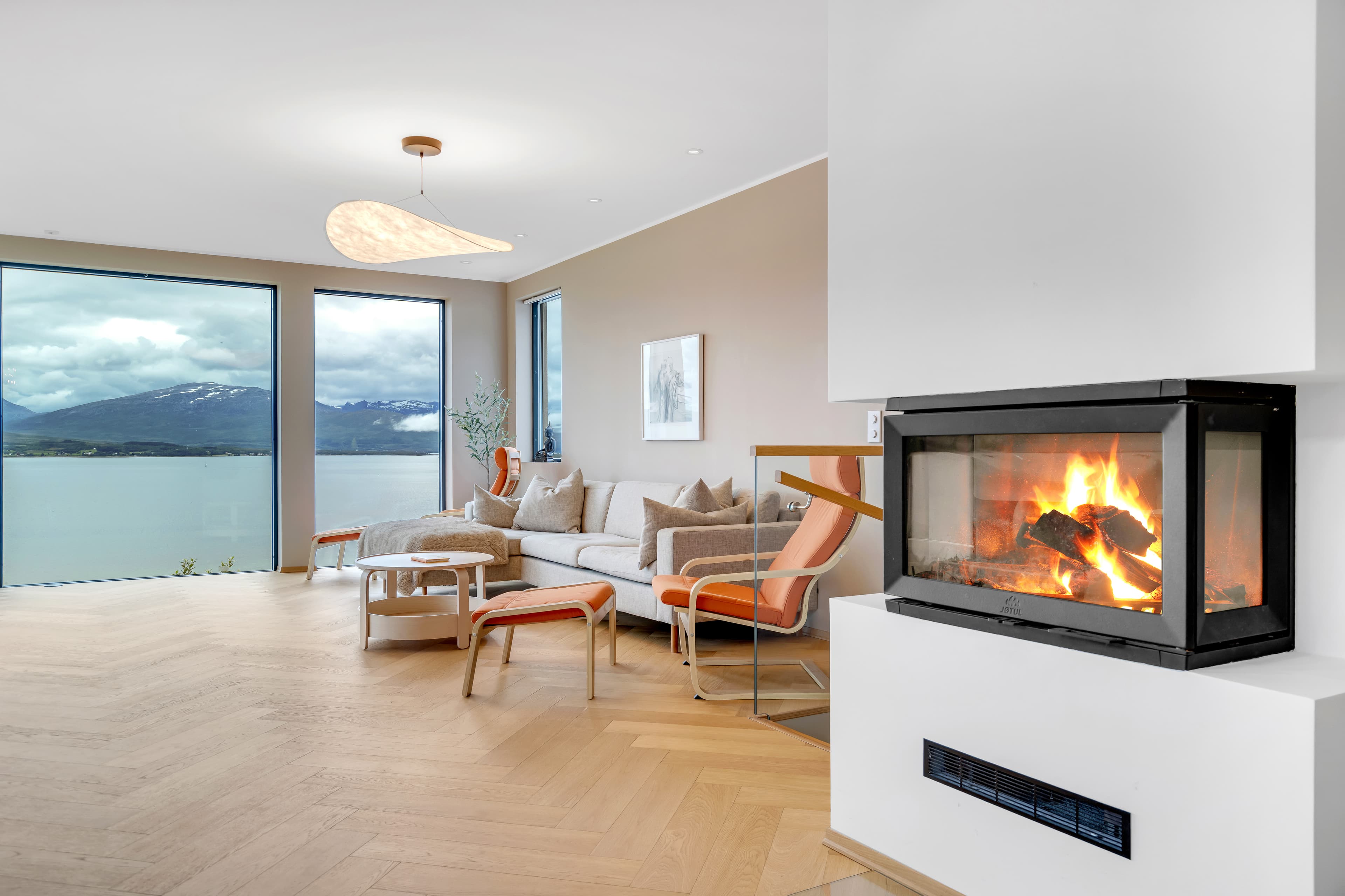 Villa Fløylia, A private villa for eight with fjord views, sauna, and a bath facing the mountains, in Tromsdalen, Tromsø